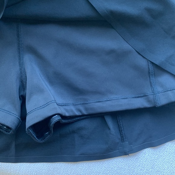 Athleta Run With It 14” Skort like new condition - Picture 5 of 10